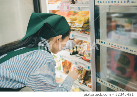 super, supermarket, frozen goods 32343481