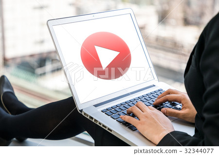Movie playback button 32344077