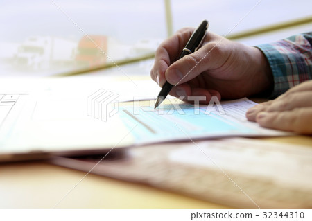 driver writing log books 32344310