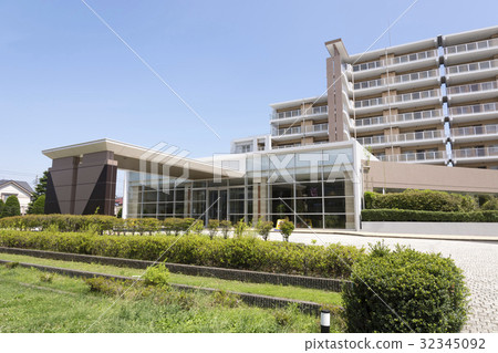 Entrance of a large apartment Entrance of a large apartment 32345092