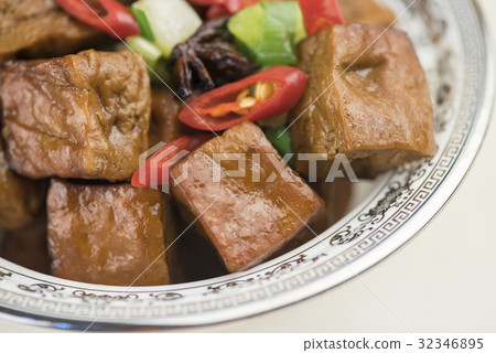 傳統Yuzhu美食術 - 白豆黃昏白色，白色白色背景 32346895