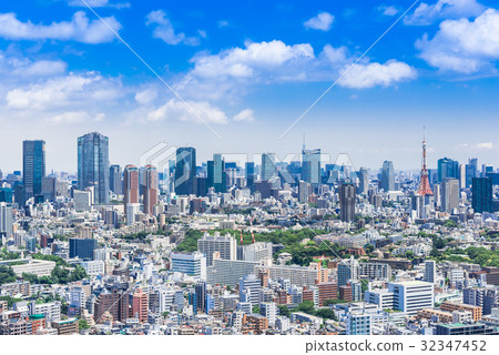 東京鐵塔和Minato-ku周圍的摩天大樓 東京鐵塔和Minato-ku周圍的摩天大樓 32347452