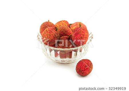 Lychee in a glass bowl 32349919