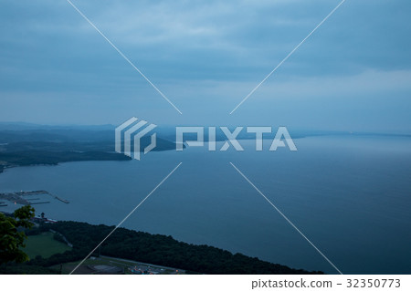 在日落之前的Saroma湖 32350773