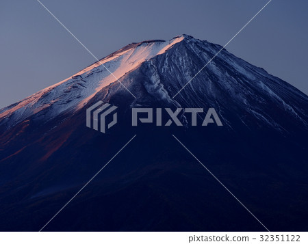 Thin snow morning Thin snow morning 32351122