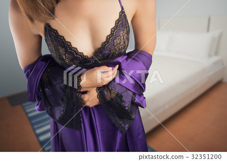 Stomachache 32351200