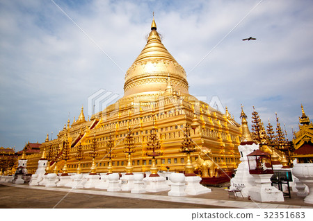 Shwezigon paya 32351683