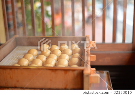 Steamed bread 32353010