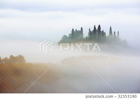 Sunrise in Italy Sunrise in Italy 32353190