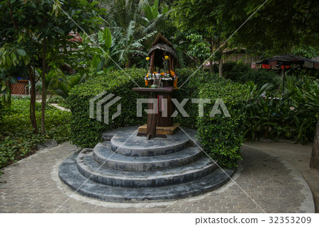 Traditional Thai spirit house  32353209