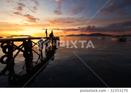 Sunset in Kota Kinabalu, Sabah, Malaysia Sunset in Kota Kinabalu, Sabah, Malaysia 32353270