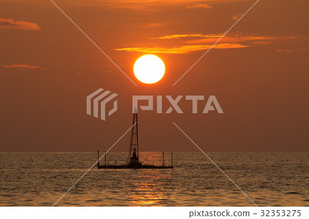 Sunset in Kota Kinabalu, Sabah, Malaysia 32353275