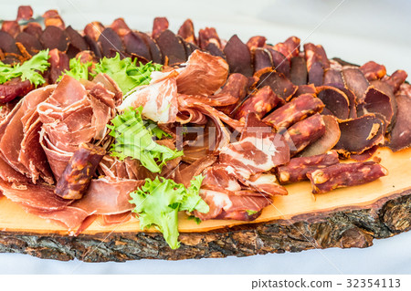 Sausage slices on board Sausage slices on board 32354113