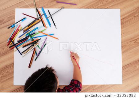 Drawing child 32355088