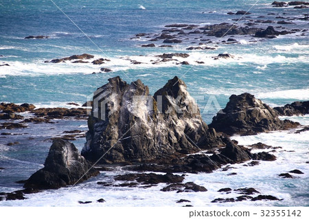 Part of the reef sinking in the sea at Arimori Cape ...... 32355142