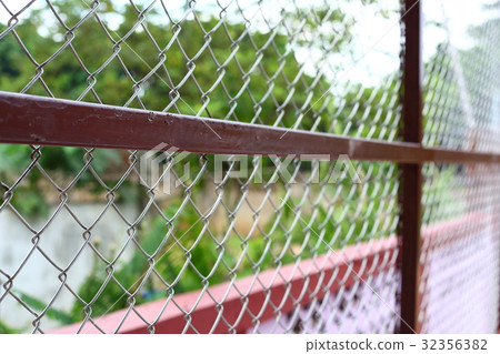 wire fences 32356382