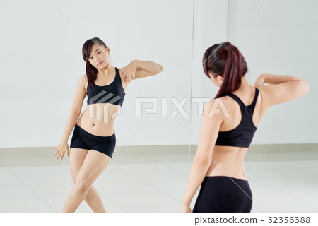 Rehearsing Dance Moves 32356388
