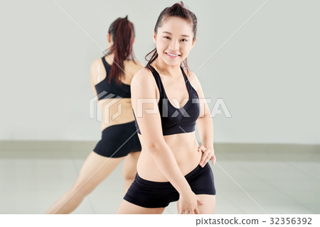 Cheerful Dancer Posing for Photography 32356392