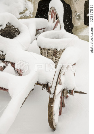 horse chart under snow in winter 32357013