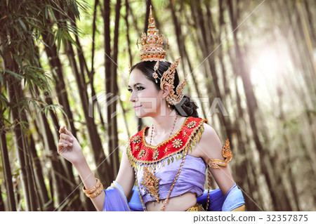 Beautiful Thai girl in Thai traditional costume Beautiful Thai girl in Thai traditional costume 32357875