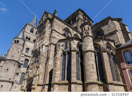 Liebfrauenkirche in Trier with blue sky 32358497