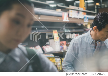 super market, supermarket, salesperson 32359622