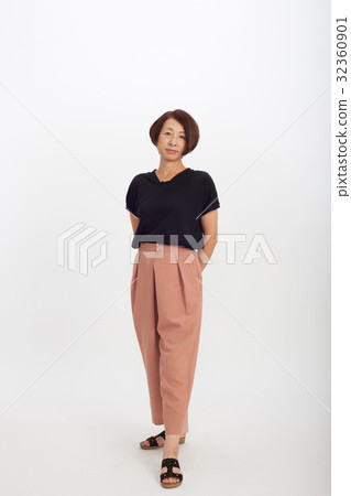 Middle female fashion 32360901