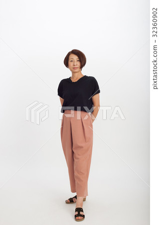 Middle female fashion 32360902