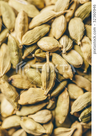 Green Cardamom Pods Backdrop. 32360946