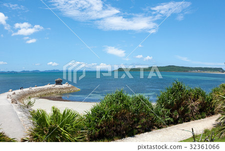 Okinawa (July summer blue sea blue sky Nasachiyapirai Underwater Road) Okinawa (July summer blue sea blue sky Nasachiyapirai Underwater Road) 32361066