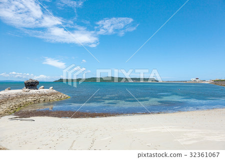 Okinawa (July summer blue sea blue sky Nasachiyapirai Underwater Road) Okinawa (July summer blue sea blue sky Nasachiyapirai Underwater Road) 32361067