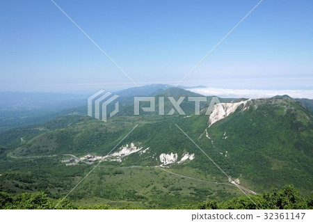 Mountains of Niseko and Goryuka Onsen Township 32361147