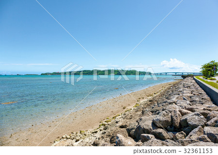 Okinawa (July summer blue sea blue sky Hamahigajima) 32361153