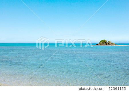 Okinawa (July summer blue sea blue sky Hamahigajima) 32361155