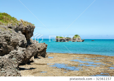Okinawa (July summer blue sea blue sky Hamahigajima) 32361157