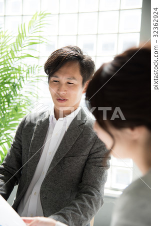 Casual business meeting Casual business meeting 32362924
