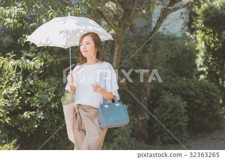 female, lady, woman 32363265