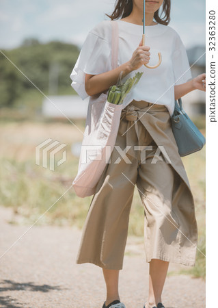 female, females, lady 32363280