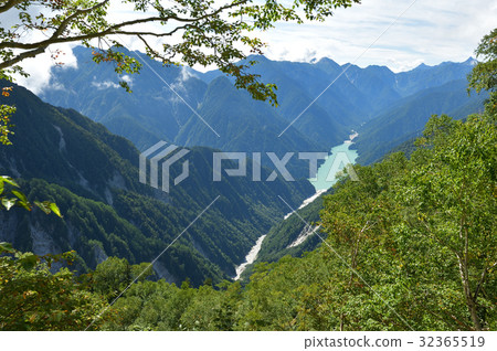 Fall from the Northern Alps Funabedake in the autumn sky and Takase River 32365519