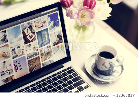 Laptop Notebook Showing Photo Gallery Screen 32365837