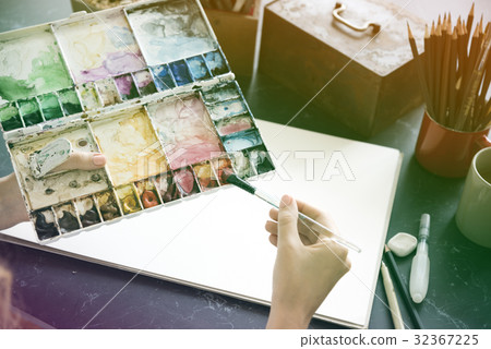 Artist painting colors illustration stationery on table Artist painting colors illustration stationery on table 32367225