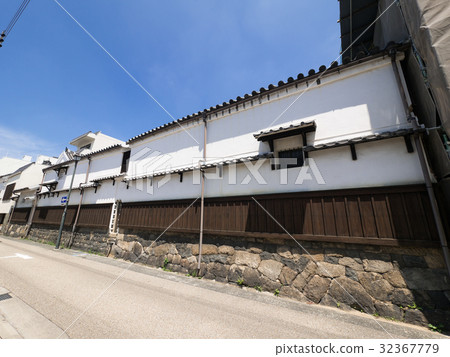 Nagoya City Nishi-ku Dogonji Temple neighborhood quadruple old old town building white-walled warehouse Nagoya City Nishi-ku Dogonji Temple neighborhood quadruple old old town building white-walled warehouse 32367779