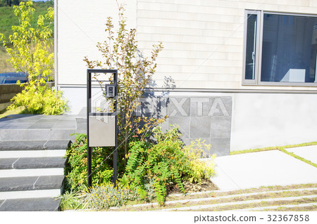 Newly built detached approach 32367858