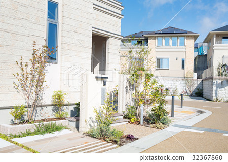 Emerging residential areas where detached houses lined up 32367860