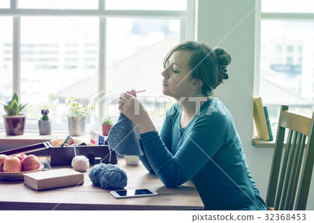 Photo Gradient Style with Woman Knitting Handicraft Hobby Homemade Photo Gradient Style with Woman Knitting Handicraft Hobby Homemade 32368453