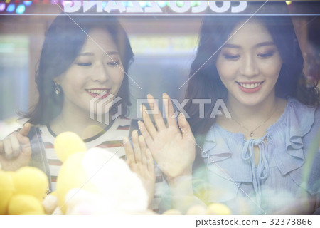 年輕的女孩，娃娃畫，遊戲中心 32373866