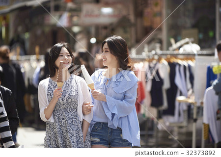 年輕的女子,弘益大學,西歸洞,首爾麻浦區 年輕的女子,弘益大學,西歸洞,首爾麻浦區 32373892