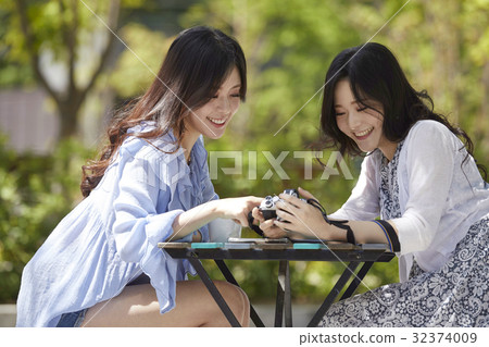 Young woman, Cafe Young woman, Cafe 32374009