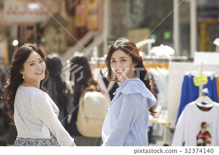 Young woman, Hongik University, Seogyo-dong, Mapo-gu, Seoul Young woman, Hongik University, Seogyo-dong, Mapo-gu, Seoul 32374140
