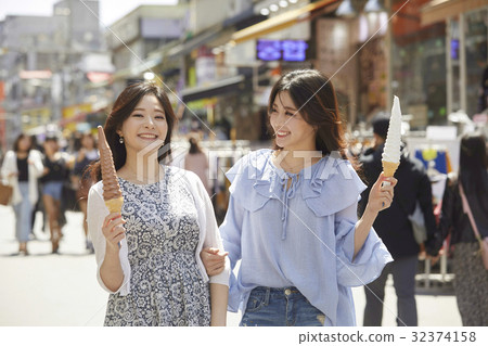 年輕的女子,弘益大學,西歸洞,首爾麻浦區 年輕的女子,弘益大學,西歸洞,首爾麻浦區 32374158